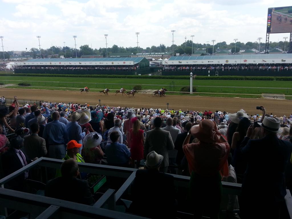 skipaway2000's tweet photo. What a finish!! #HumanaDistaff http://t.co/DeheUPipi0