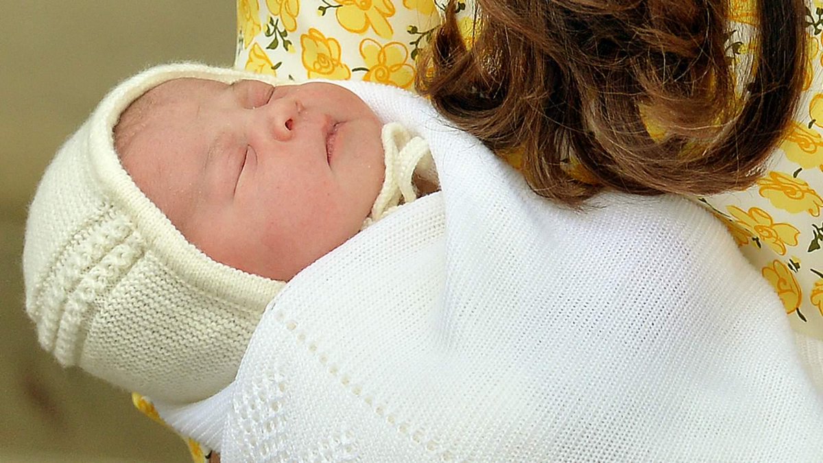 SkyNews's tweet image. The Duke and Duchess of Cambridge have left hospital with their new daughter trib.al/mgW0SK7
