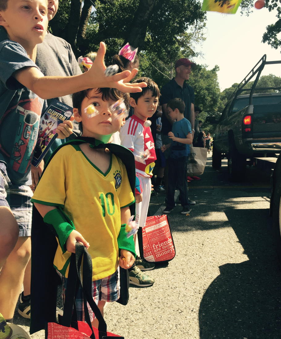 ev's tweet photo. May Day parade. #flyingcandy http://t.co/Rz9dW8BeaZ
