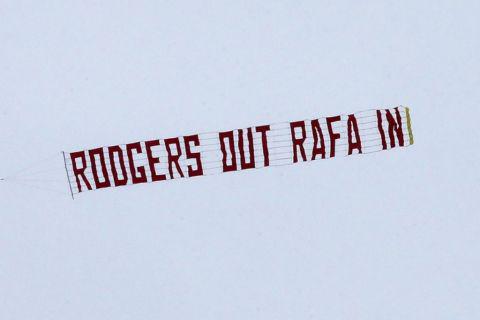 royyunesco's tweet photo. Rodgers Genius @Metro_TV: Fan Liverpool Bentangkan Spanduk Desak Rodgers Hengkang http://t.co/SlDnSdECHE… http://t.co/zq23zVTZim