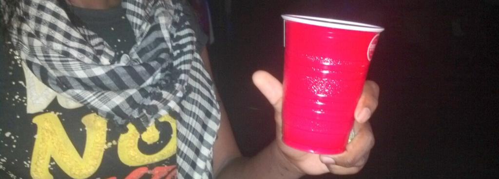 BonasFotio's tweet photo. #OutDoorBreak les gobelets rouges sont #Bomayé ! http://t.co/PQ9GfNU7i4