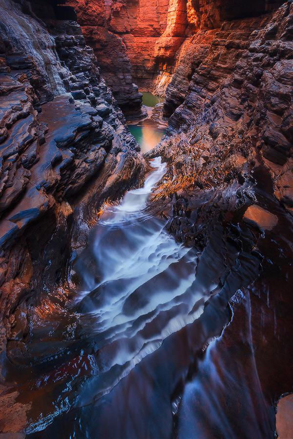 arist_brain's tweet image. Earthlight (by Dylan Toh &amp;amp; Marianne Lim) #travel #landscape #nature #australia #rocks #mountain #river