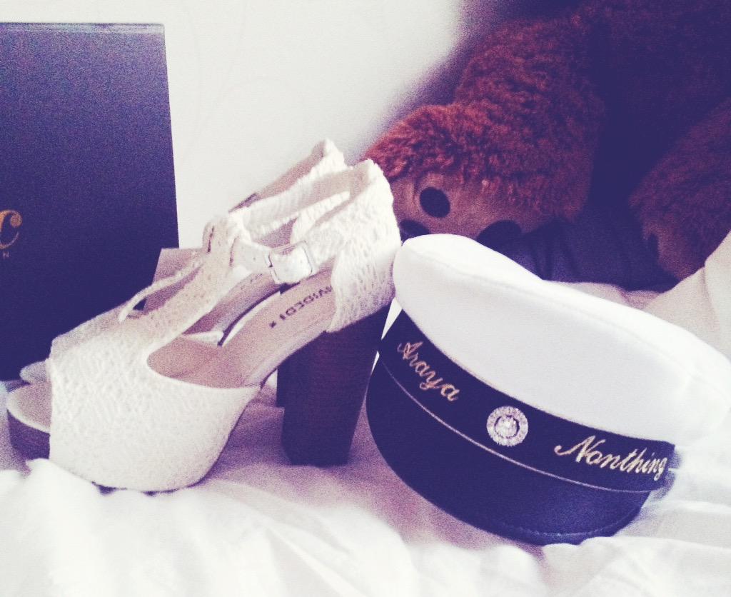 arayanonthing's tweet photo. Nu är det bara klänning som saknas!😁🎓💕 #studde15 http://t.co/sxqKqdVYfp