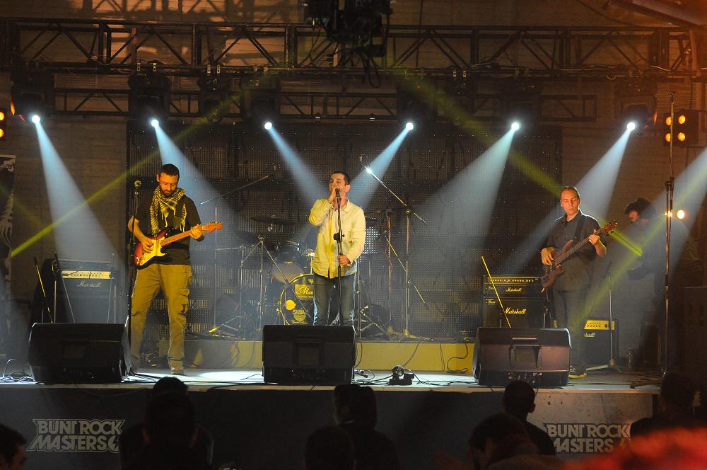 emisijabunt's tweet photo. subota 02.05.2015. 23.22h RTS 2,cetvrto polufinale BRM.Takmičari No etno, Prekid filma,Ventil. Gosti Plejboj. http://t.co/dTAmDTqs3z