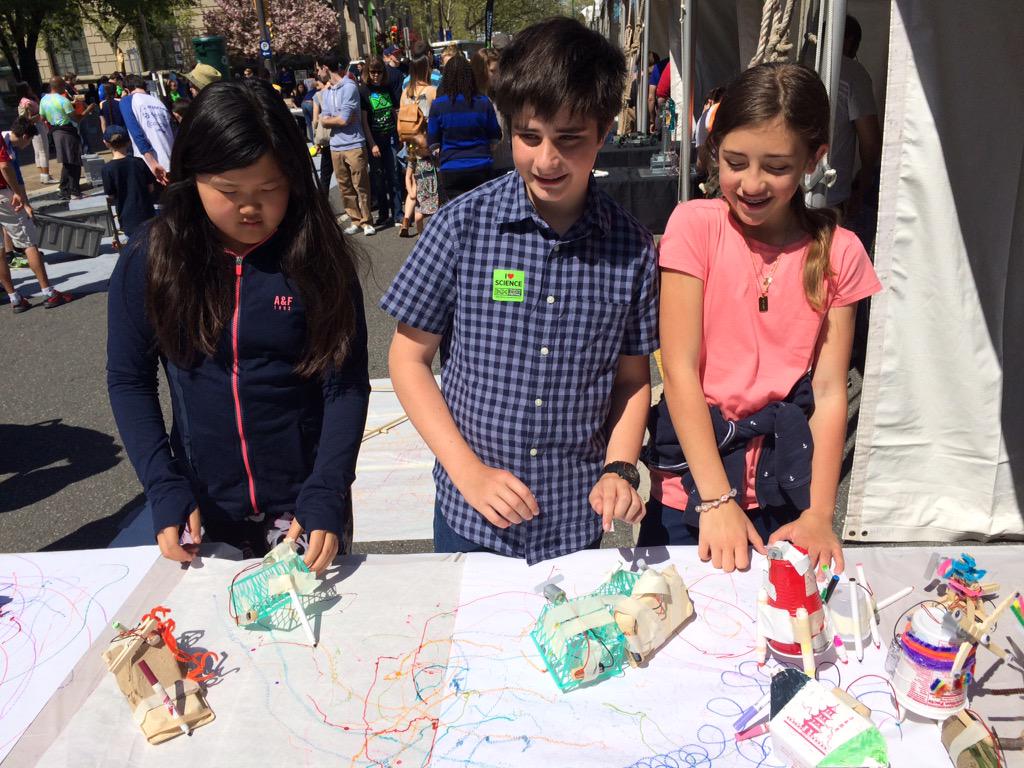 pixiecookie75's tweet photo. Robots at the Science Fair! http://t.co/HuOeFJNwvy