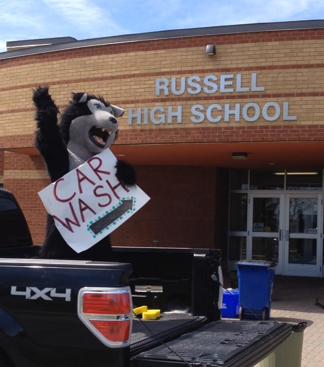 russelltwolves's tweet photo. Thanks to everyone who came to the car wash already! We're here till 4 so please come see us! #petunias #SOYTF 🌺💦🚗☀️ http://t.co/jsPTGSHzCc