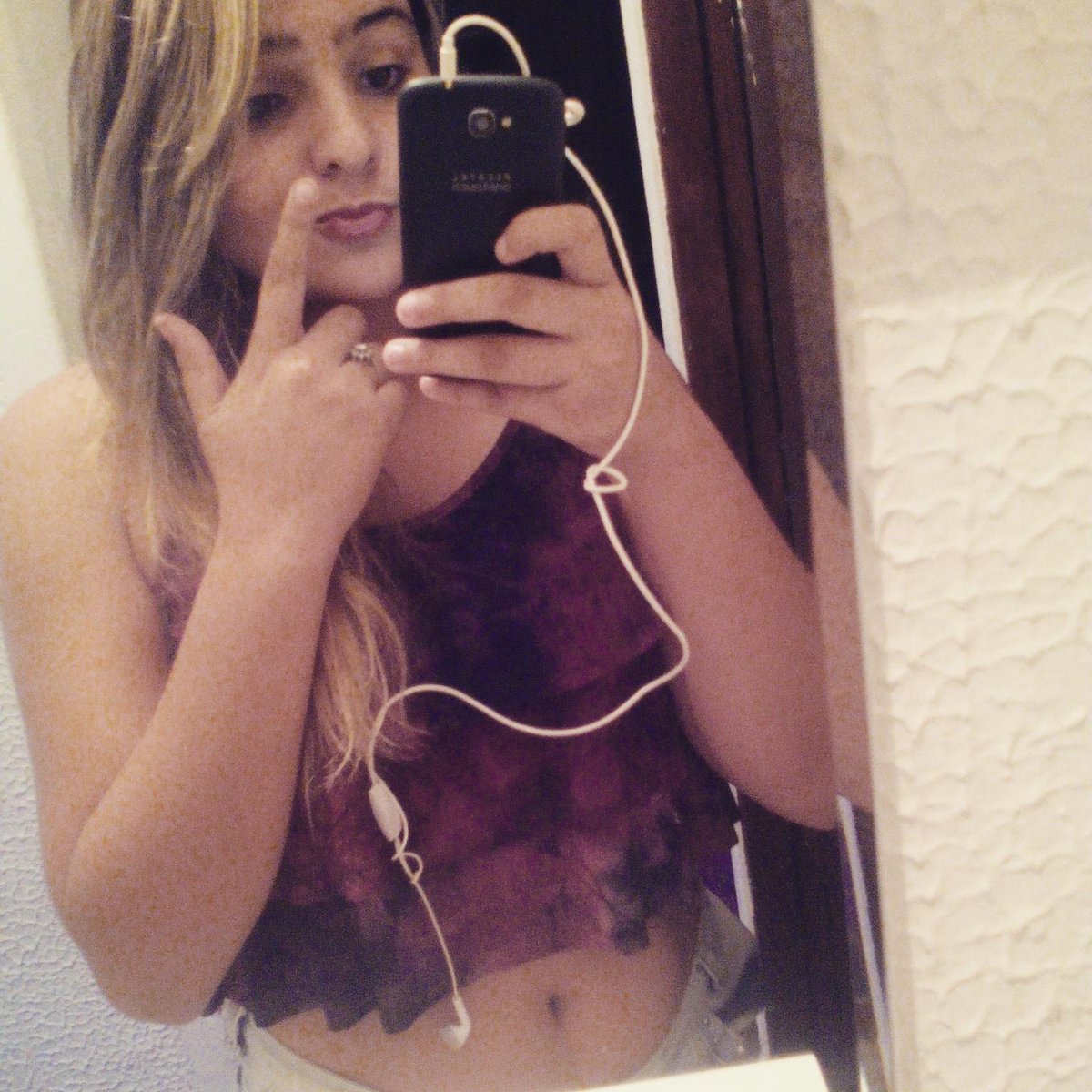 KayannyKaka's tweet photo. O seu batom mata mais que uma pistola ..💄💅👌🍃🎶 http://t.co/MDz2ZAJ8ew