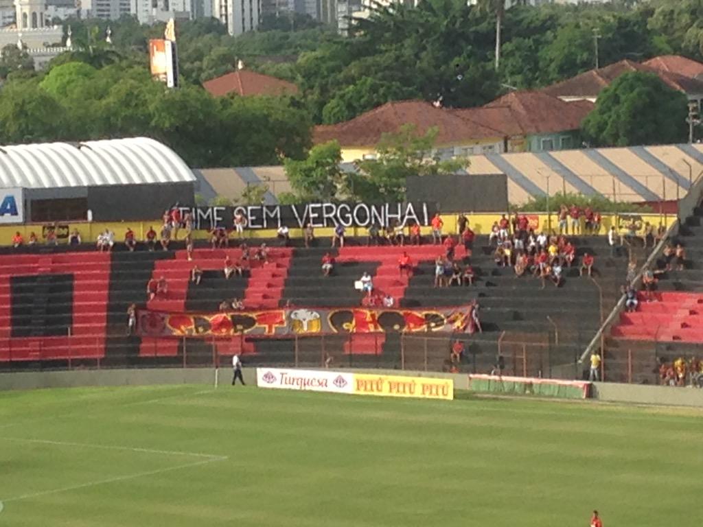 jdeandradeneto's tweet image. A torcida do Sport do disposta à Ilha. Disposta a protestar....