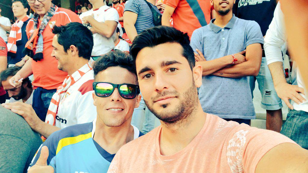 10mene's tweet photo. #miselfieennervion como no, con el gran @vdelsaz20 
Vamos mi sevilla! ! http://t.co/YyOA6jAZek