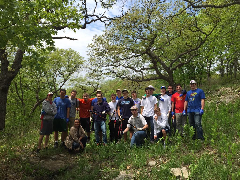 RTFCharity's tweet photo. Love seeing Greeks team up to make their #community stronger. Nice work, @MIZZOU_DU @DeltaUpsilonKU @deltaupsilon! http://t.co/hf269jRRjs