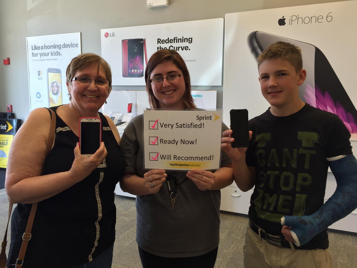 McHenryFoneZone's tweet photo. Super satisfied customers came in for one phone and left with two! #GettingBetterEveryday http://t.co/t3IBukTo3v