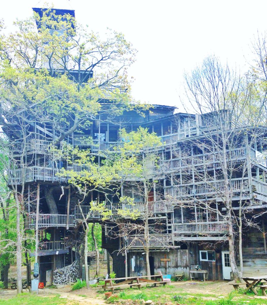 BrookeEdenMusic's tweet photo. No trespass tree house 🙊 #crossville #tennessee #ministerstreehouse http://t.co/OClRRgL8LE