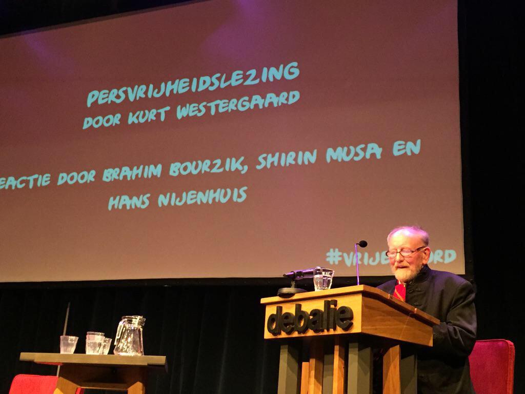 TheForeignDesk's tweet photo. Kurt Westergaard spreekt de persvrijheidslezing uit #vrijewoord @DeBalie http://t.co/OuvW19SMrR