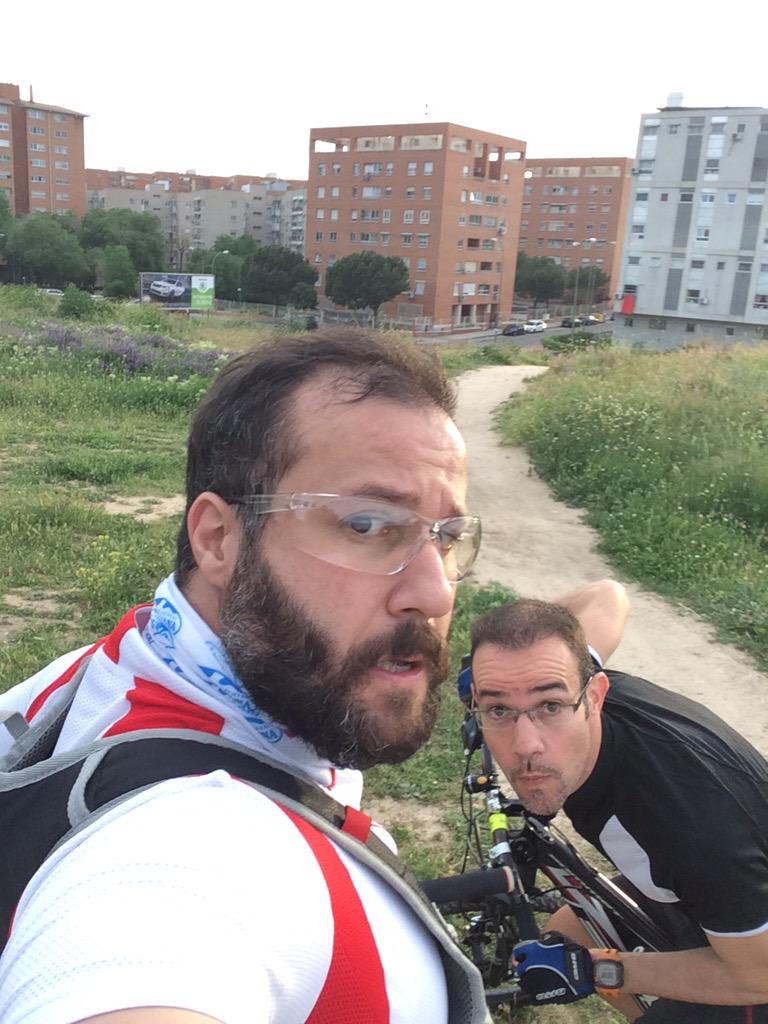 walpurgis666's tweet photo. #bicicleando #losWalpurgis #primos @nurse_canalla http://t.co/HLHNCD1HtF