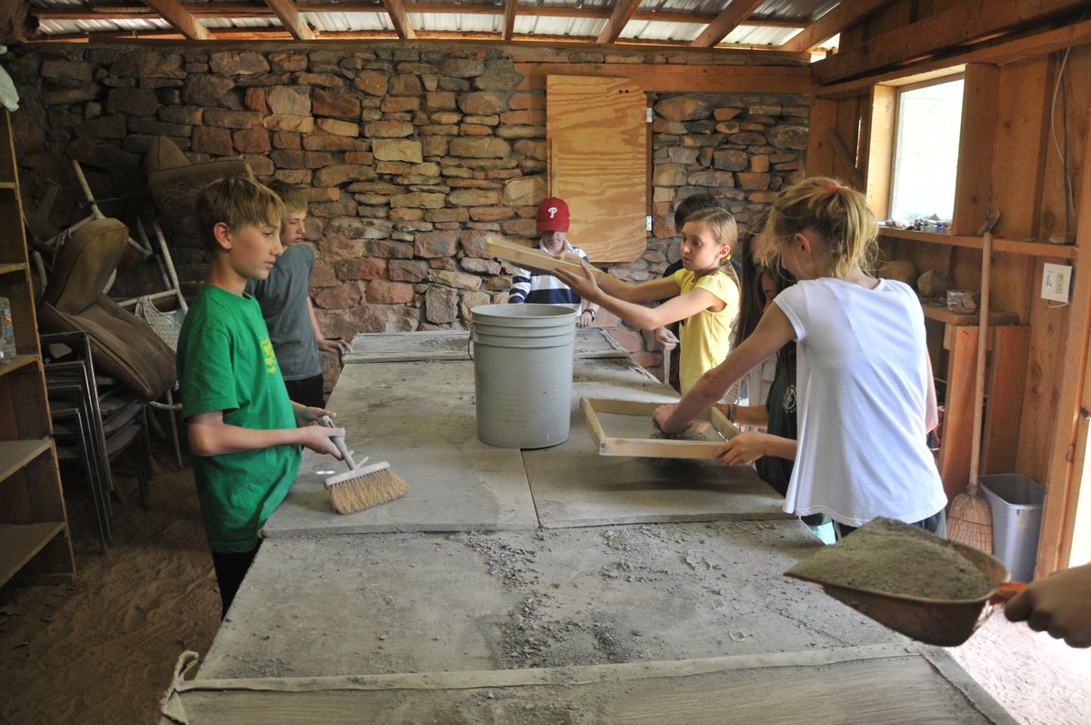 Making clay from the dirt--like the Ancestral Puebloans did. #primitivepottery #pitfired #archaeology
