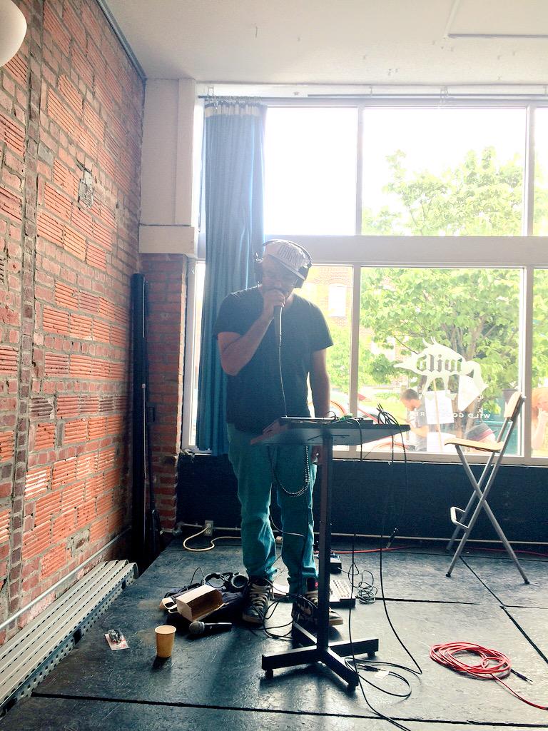 pinchflatcols's tweet photo. Finishing up our live lineup with @YawningRabbit #Pinchflat2015 http://t.co/zJmgpYX9dt