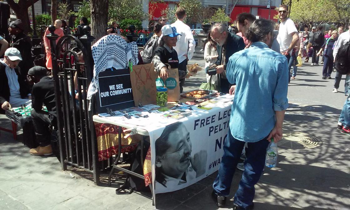 NYCActivism's tweet photo. #OccupyKitchen in #UnionSquare advocating for Prez. Hope & Change to #FreeLeonardPeltier & #FreeAllPoliticalPrisoners http://t.co/8K1voSdGaK