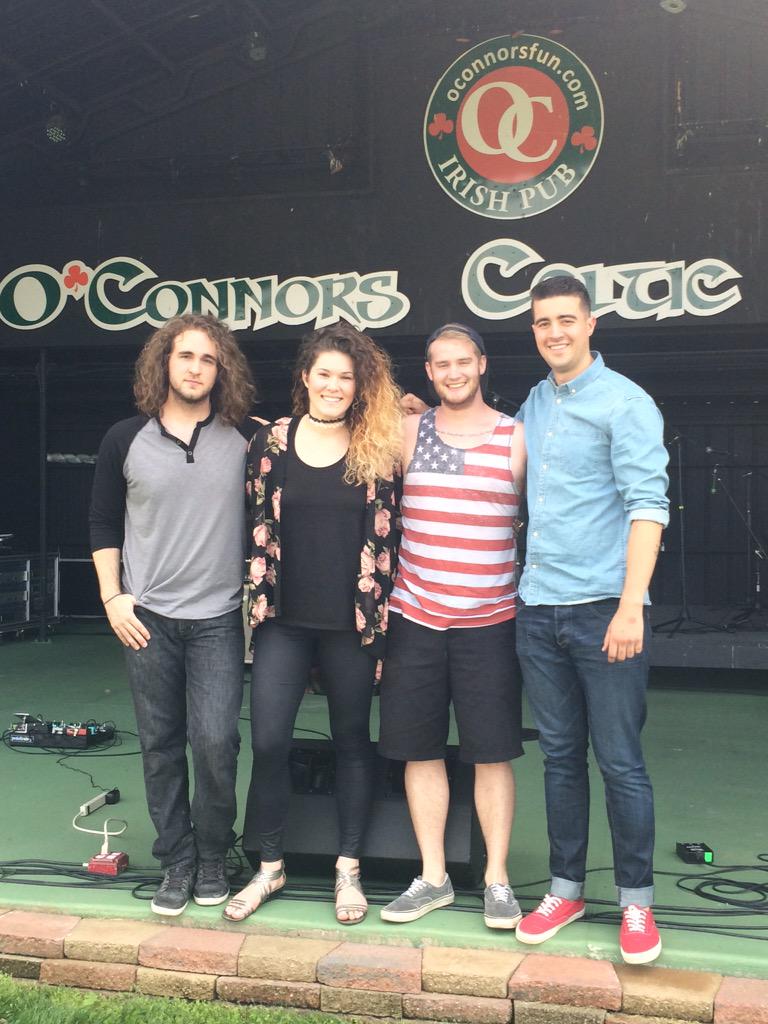 Kindredband's tweet photo. Setting up! http://t.co/tQ3kDWr6WF