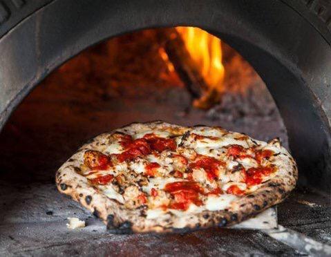 TheBollix's tweet photo. Pizza Time http://t.co/1Kx65LvxYo