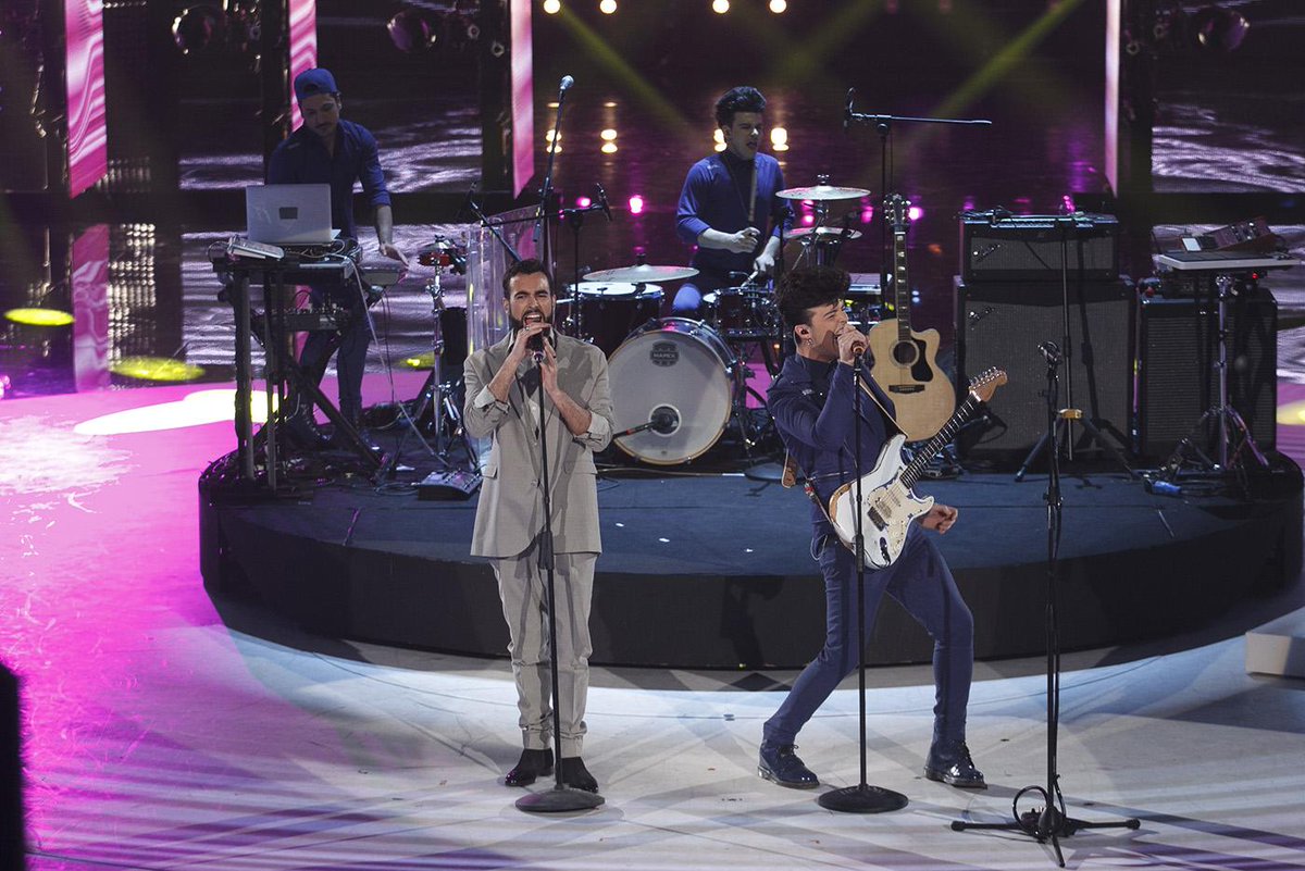 AmiciUfficiale's tweet photo. SU LE MANI #Amici14! @mengonimarco #TheKolors http://t.co/2nP4e8H32T