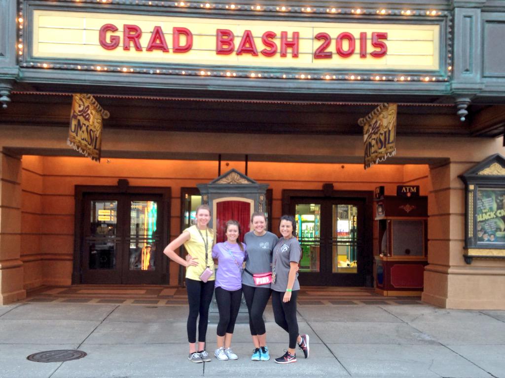 tayyhavens's tweet photo. Had the best time with some of the best people #GradBash2015 ππβ€οΈ http://t.co/1umMdIghY2