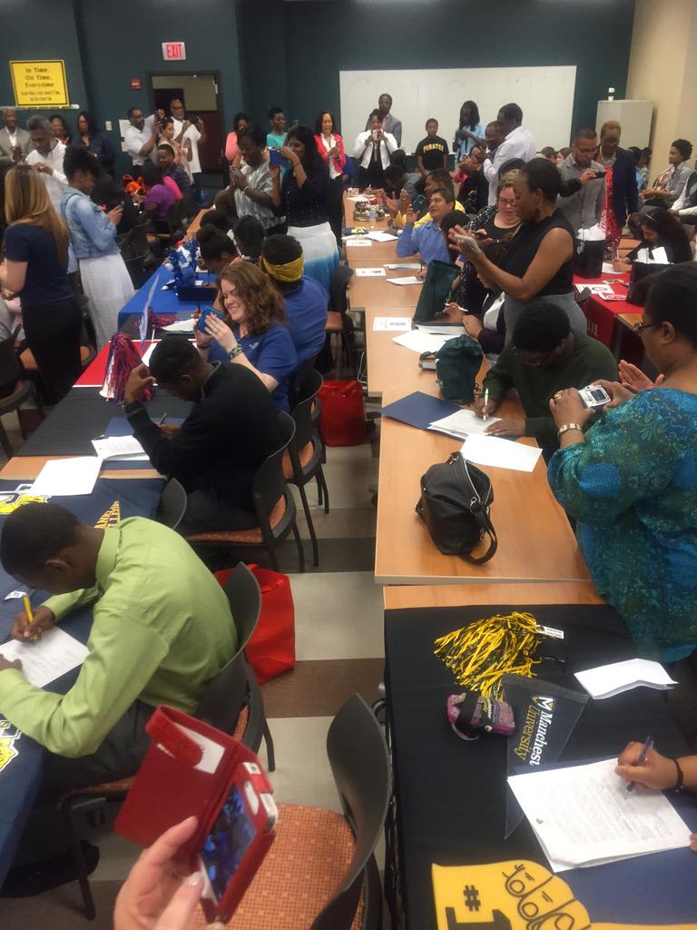 CLDLade's tweet photo. My favorite shot from CLD Scholarship Signing Day! What an exciting event!! #clddraft #CollegeSigningDay @CLDincorg http://t.co/kJthQZnbNQ