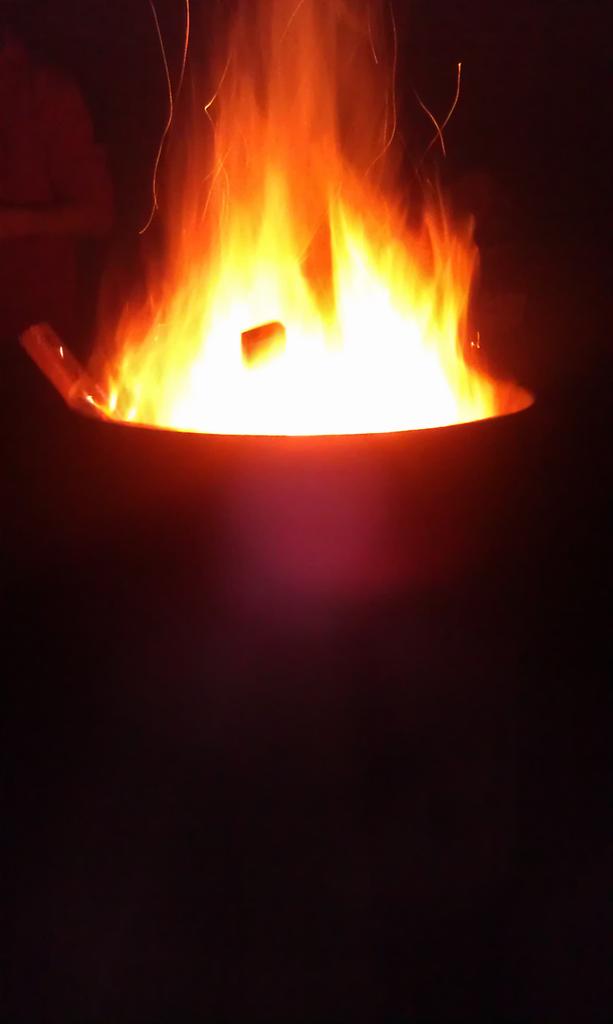 pplattform's tweet photo. Gemütlich den Abend ausklingen lassen. Weltrevolution ist fertig geplant! #sandkasten23 /sofia http://t.co/aFeQcisejC