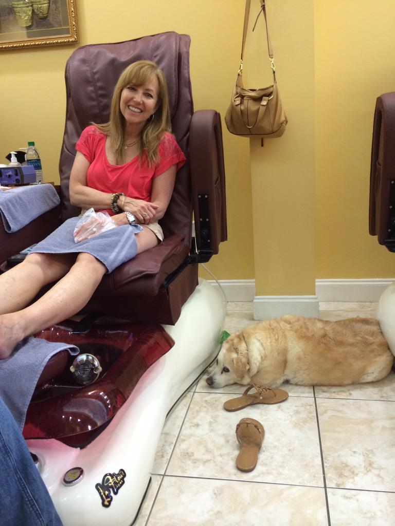 Well you can tell my moms bored without me 😂😂