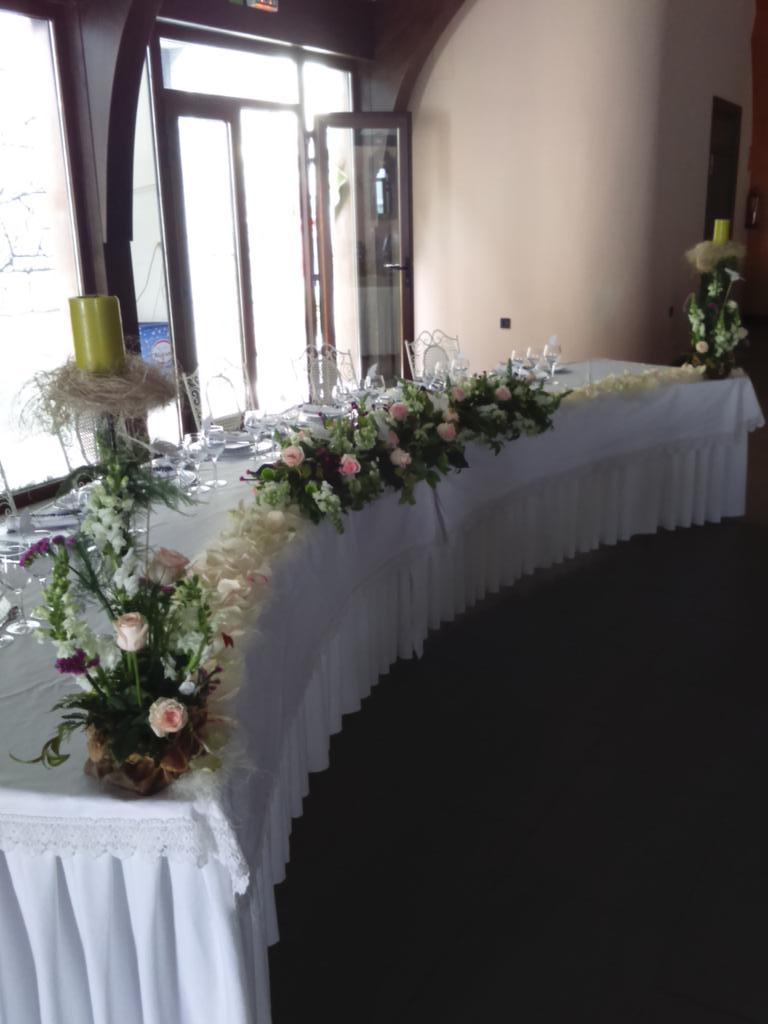 floristeriatrio's tweet photo. Centro mesa nupcial Boda Inés y Joaquín en Salón "el Cortijo" de Bollullos del Cdo
 (Huelva). !!Sed felices siempre¡¡ http://t.co/0BzJ0XFqQH