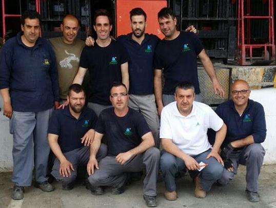 MULA jornaleros de la cooperativa FRUCIMU que han iniciado hoy la campaña del albaricoque de este año