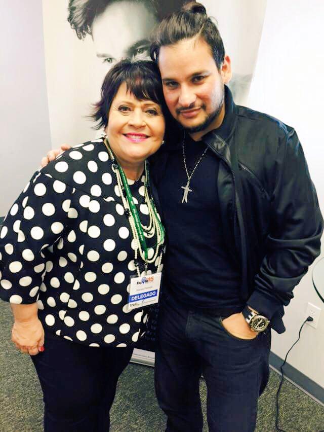 Cesar37213252's tweet photo. Aqui en Expolit con Norma Pantojas . Visitame en el 215b @ruthyrosario http://t.co/cKWIqDOSJI