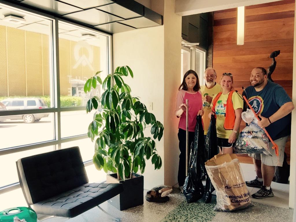 RightAngleAdv's tweet photo. Litter doesn't stand a chance with this crew! #trashbash2015 #projectfrontyard #pfy http://t.co/icxcXJzIiG