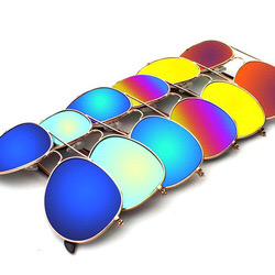 Modazpatos's tweet image. Gafas polarizadas para cuando estas cansado de tu chico/a y quieres dormir sin que te vea los ojos mientras habla