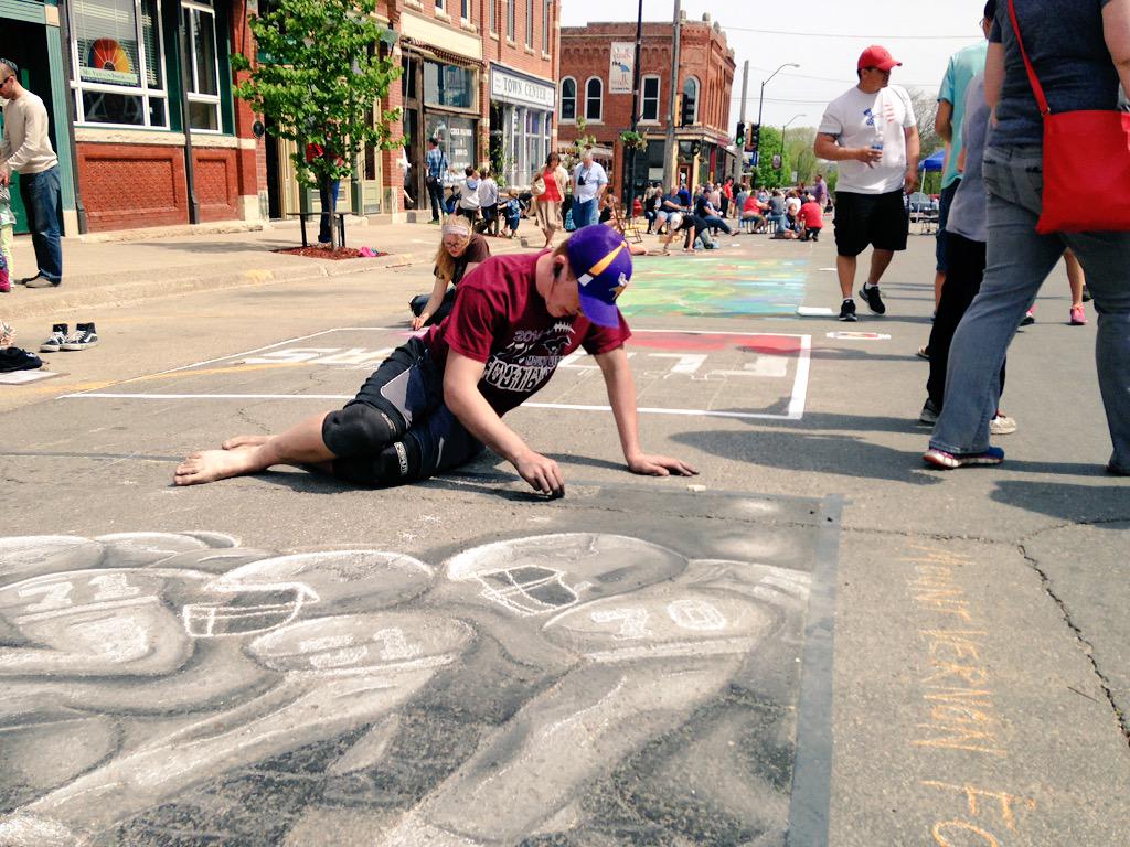 TheMustangMoon's tweet photo. Chalkthewalk #gomvstangs http://t.co/c9CMuorpCR