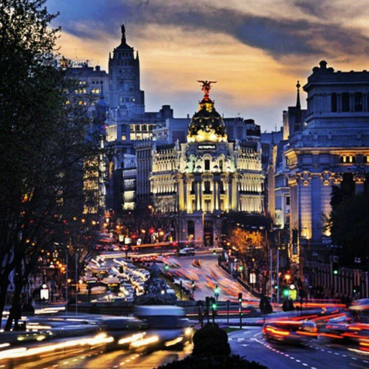 ChuleriaMadrid's tweet photo. Buenas Noches, Madrid. 🌘 http://t.co/zfJdT7IXFo