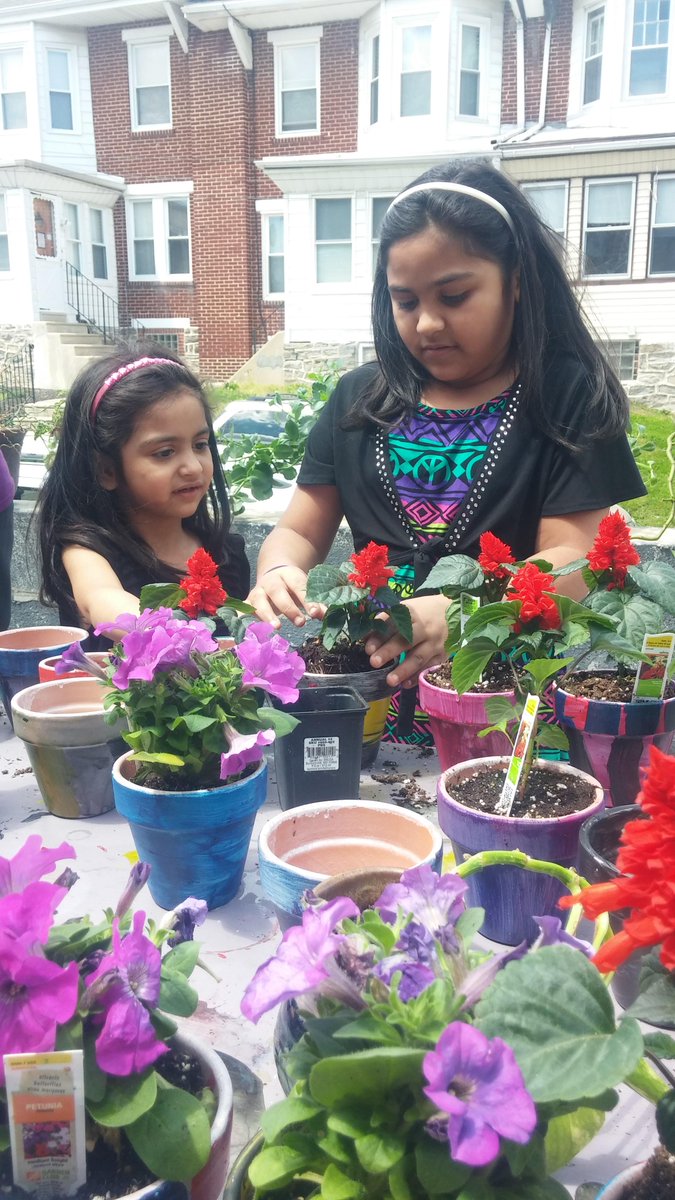SheilaModglin's tweet photo. Potted plants decorated by students on sale at our event May 21. Get discounted tickets today! http://t.co/JJV7541fvH http://t.co/RKdXy3yelr