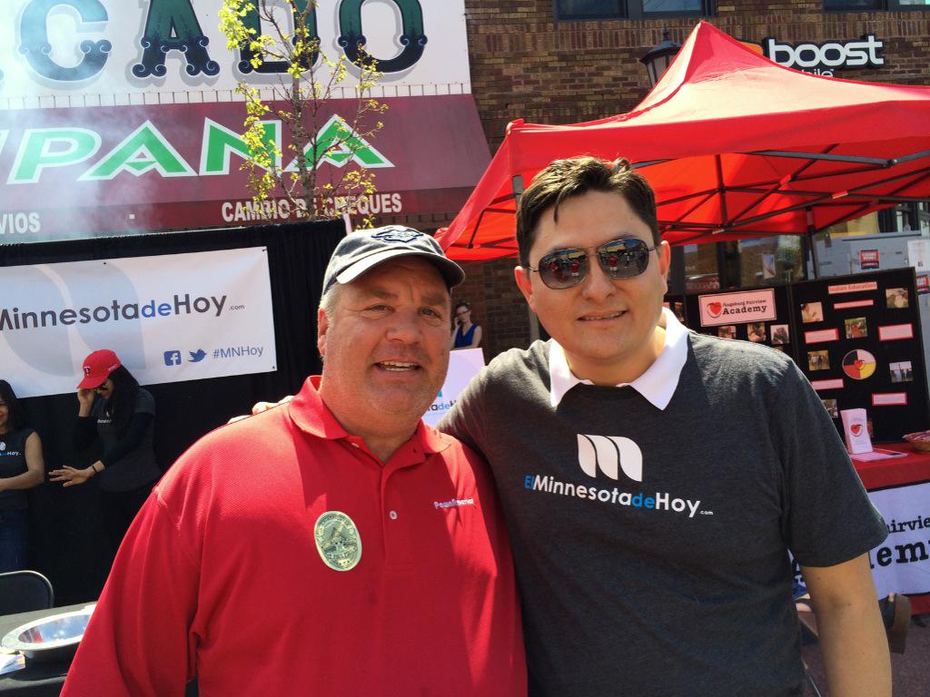 MNHoy's tweet photo. @PawnAmerica Gracias por visitar nuestro espacio en @WestSideCinco #Parade #MNHoy http://t.co/8qN3a8eRij