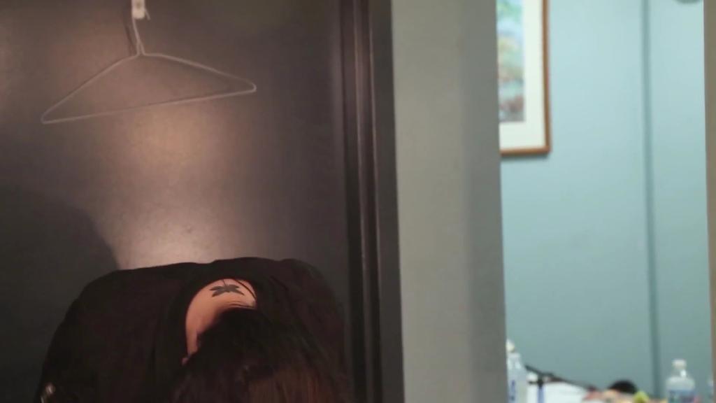 JaureguiFamilyy's tweet photo. Lauren hair tutorial 
1. Remove the cap
2. Boot hair down and back
3. Puts to one side the fringe
4. Hair is ready http://t.co/P43SkFrR5D