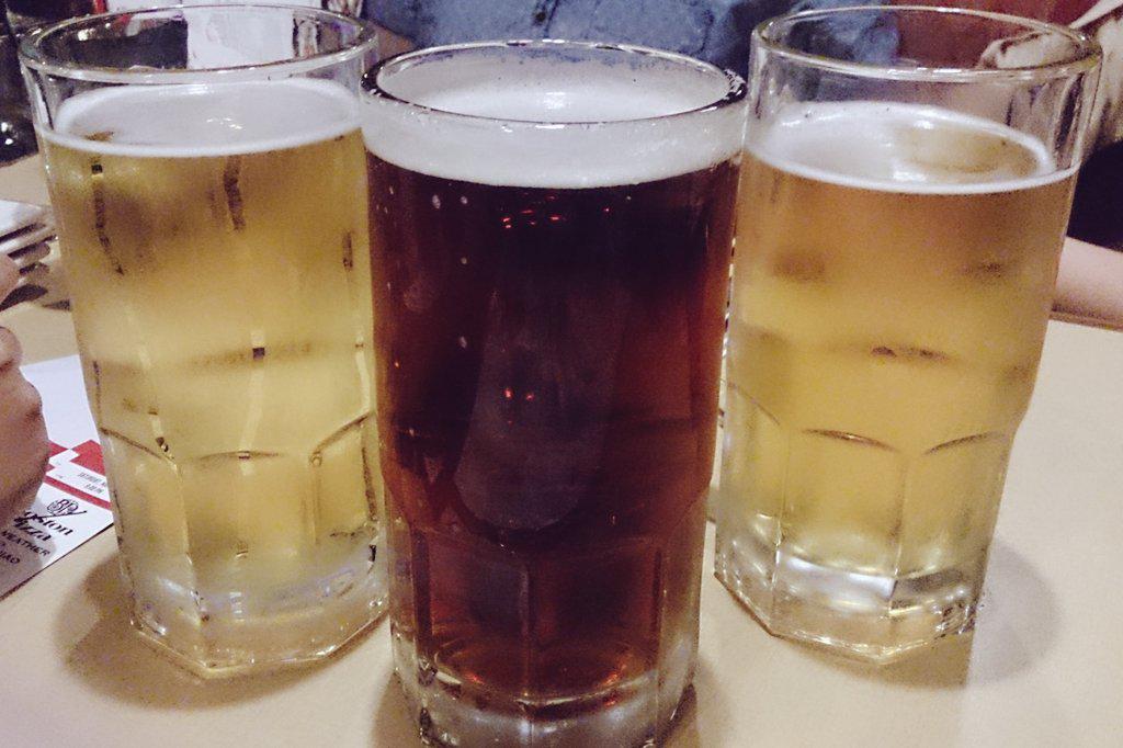 paxtc's tweet photo. Scooners &amp; yum-yums @bostonpizza with the dolls! #PacquiaoMayweather #TeamPacquiao #PacWins #Pacman http://t.co/3Jj9YFidbK