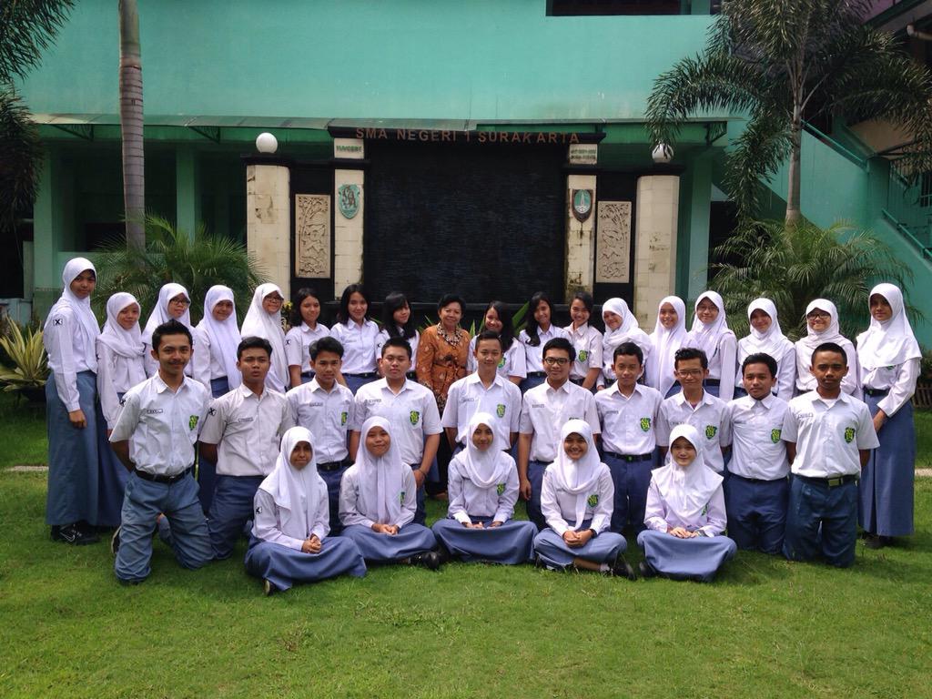 BoluSoda's tweet photo. With Bu Maria http://t.co/SY3LfyhBrL