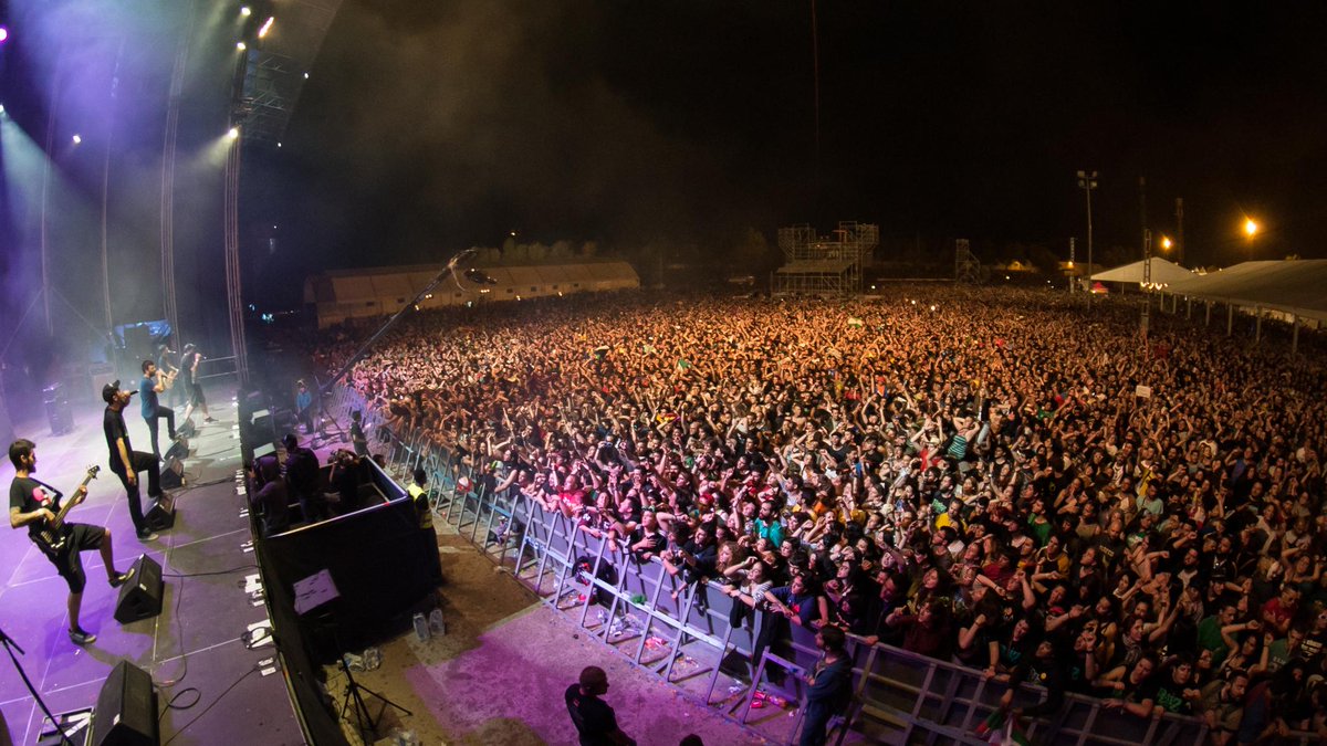 Lo de <a href="/laraizband/">La Raíz</a> ha sido impresionante. Cada vez más grandes! #ViñaRock2015