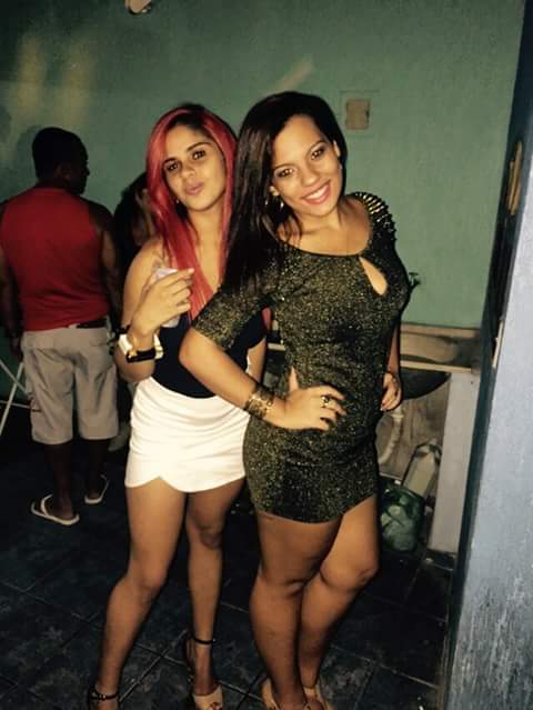 RitaBarcellos2's tweet photo. Ostentacao palavra que eu gosto de ouvir pra ta do meu lado tem que me fazer rir hahah #sobreontem #social #comaamiga http://t.co/AlncHfYEne
