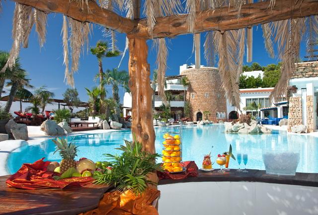 Kayriaglobal's tweet photo. Double tap if you want to jump in this #pool and enjoy your #vacation ! 

 #Photo credit: http://t.co/iplfpXuHHe http://t.co/yDUW39ckeS