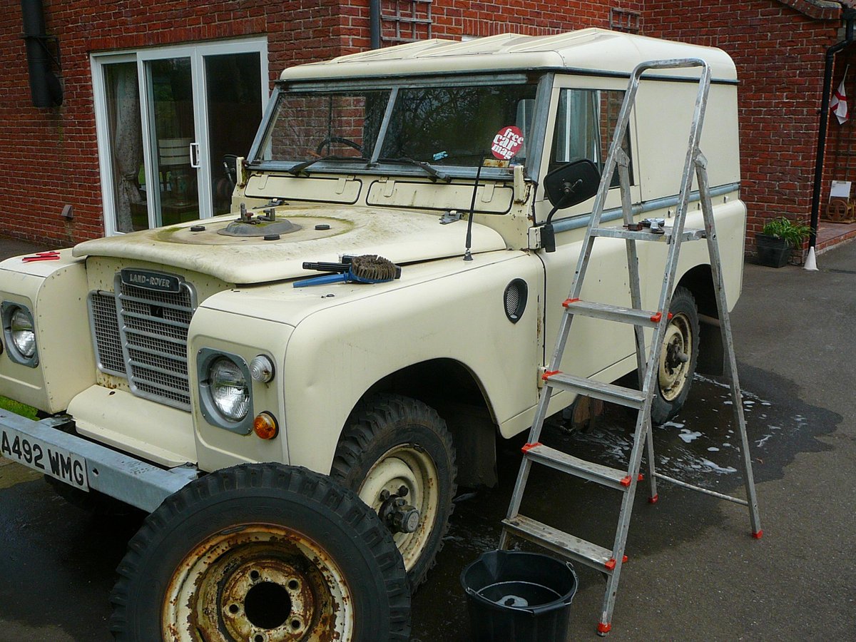 Bangernomics's tweet photo. I even took the spare wheel off for the spring clean http://t.co/NFnPEybIQ6