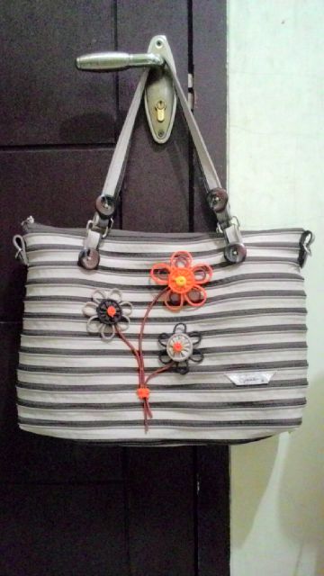 dwi_neny's tweet photo. Resleting Bag RBC 002 70rb. #handbag #murah #cantik #fashion #acsessoris #wanita #resleting #handmade #trendmode http://t.co/3E4hkn4GT3