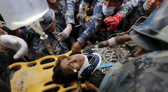 europapress's tweet photo. Más de 320.000 niños dormirán en la calle ante la falta de refugio tras el terremoto de #Nepal @EPinternacional http://t.co/61jAoBefWc