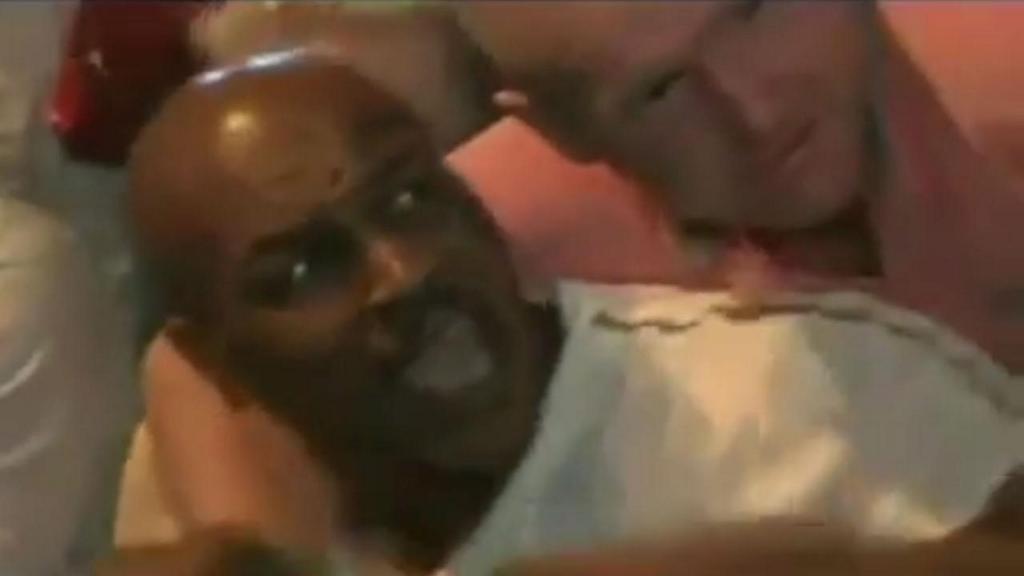 edgsonimages's tweet photo. A fan climbs all over @MikeTyson for a selfie. U don't put ur hand in the lions cage. Ur lucky u only had a rib dig!! http://t.co/K3Px9rRUQs