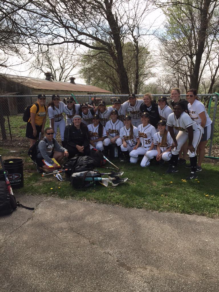 Madi_Mulder11's tweet photo. a 2 hour bus ride & an 11 inning game later will still pull out with the W!!! #tigerpride #softball ๐ฏ #thankschickens http://t.co/WfiuC4r2YE