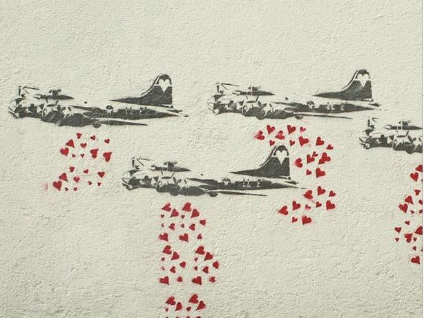 Bir gün uçaklar aşk bırakacaklar gökyüzünden yarim,
Sen,
Ben,
Ve,
Çocuklar için.

Adem Özbay