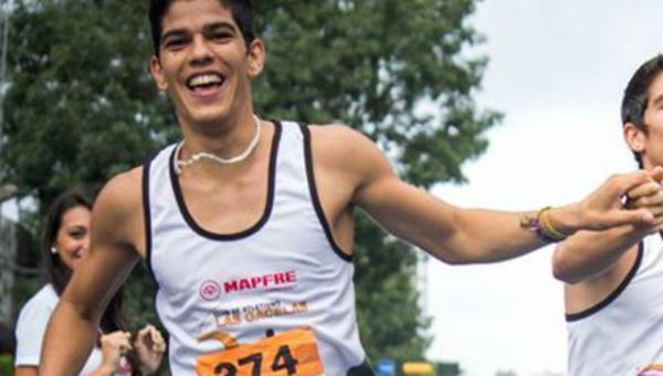 NTN24ve's tweet photo. Asesinan en Caracas al joven atleta Julio Méndez, protagonista de la película Pelo Malo http://t.co/1qBbqWE9Fz http://t.co/Qj4u1Mgg3X